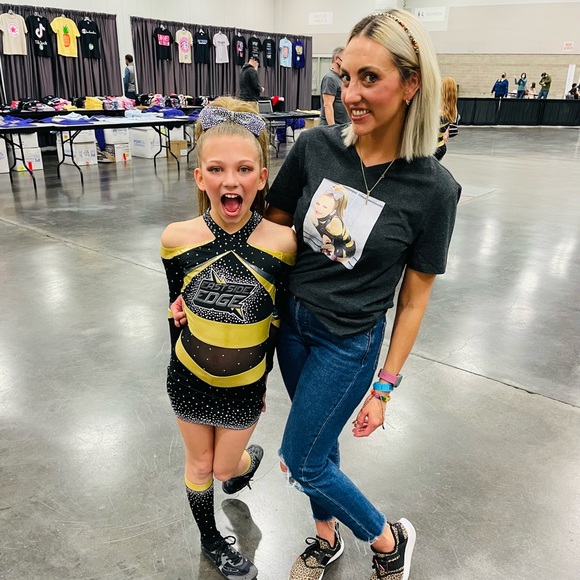 Welcome to Popley’s Closet ☀️ - Picture 3 of 14